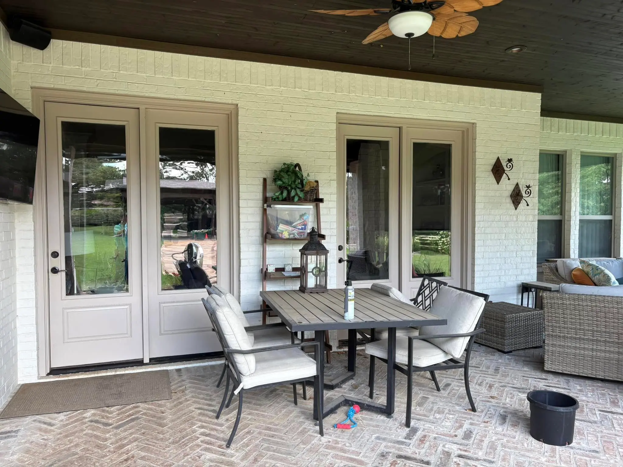 Covered back patio French doors cleaned by Rodeo Shine Window Cleaning